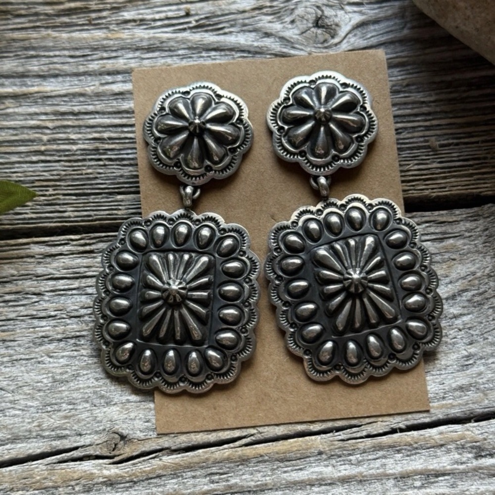 Navajo Native American Sterling Silver Stamped Handmade Earrings T O White - Picture 6 of 12
